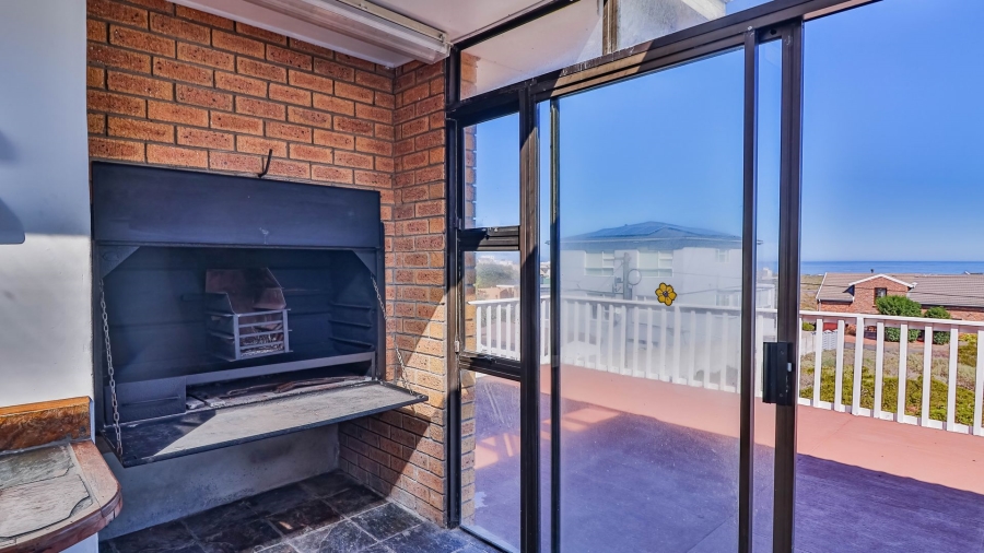 4 Bedroom Property for Sale in Pearl Bay Western Cape